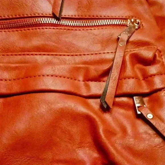 NWT hand bag. Absolutely beautiful brown color. - Picture 2 of 5